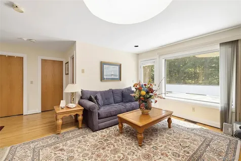 17 Danton Lane N Locust Valley NY 11560