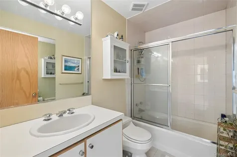 17 Danton Lane N Locust Valley NY 11560
