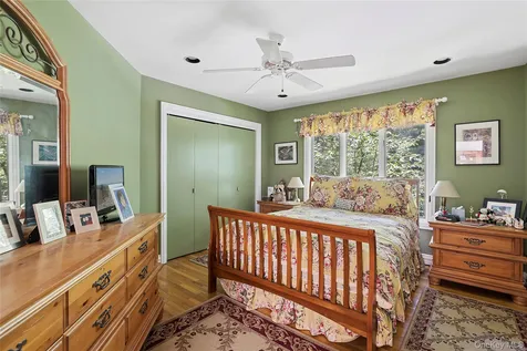 17 Danton Lane N Locust Valley NY 11560
