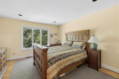 17 Danton Lane N Locust Valley NY 11560