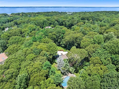 17 Danton Lane N Locust Valley NY 11560