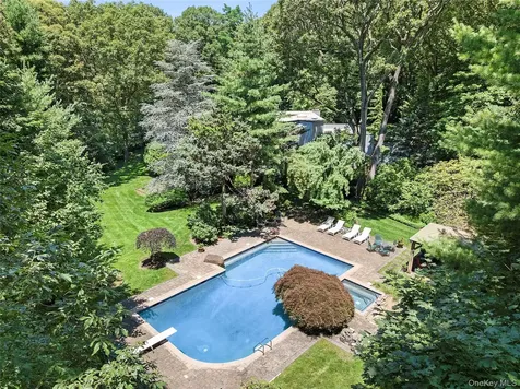 17 Danton Lane N Locust Valley NY 11560