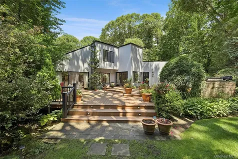 17 Danton Lane N Locust Valley NY 11560