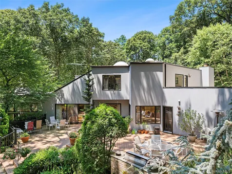 17 Danton Lane N Locust Valley NY 11560