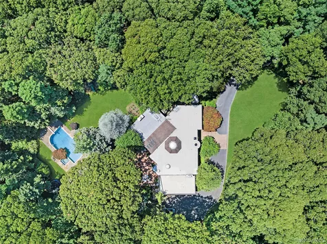 17 Danton Lane N Locust Valley NY 11560