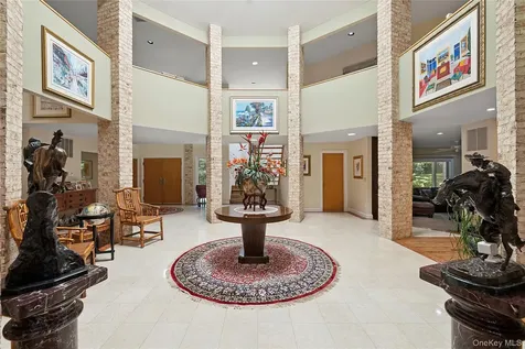 17 Danton Lane N Locust Valley NY 11560