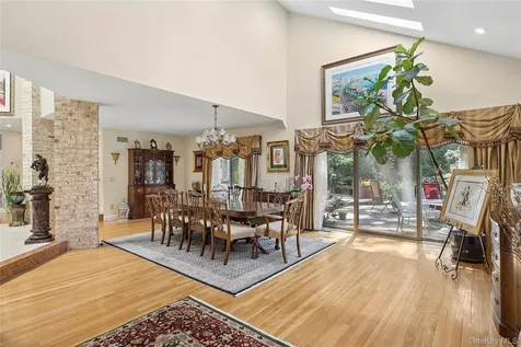 17 Danton Lane N Locust Valley NY 11560