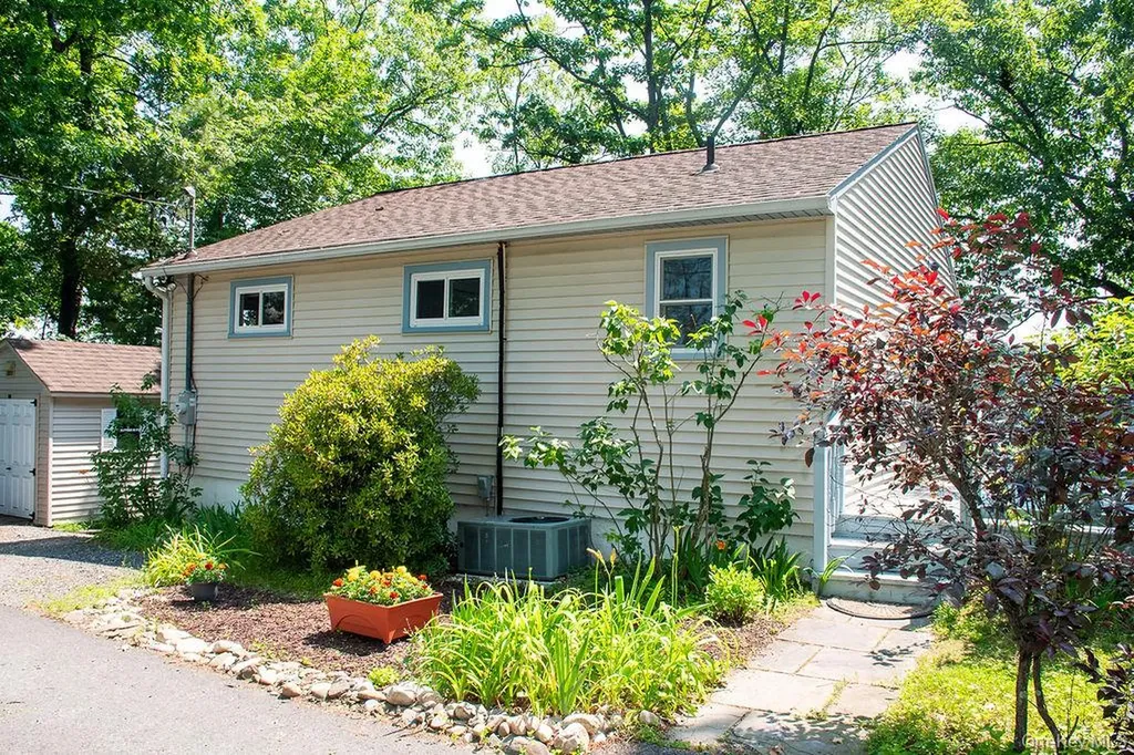 36 Small Hawley Point Road Kinderhook NY 12130
