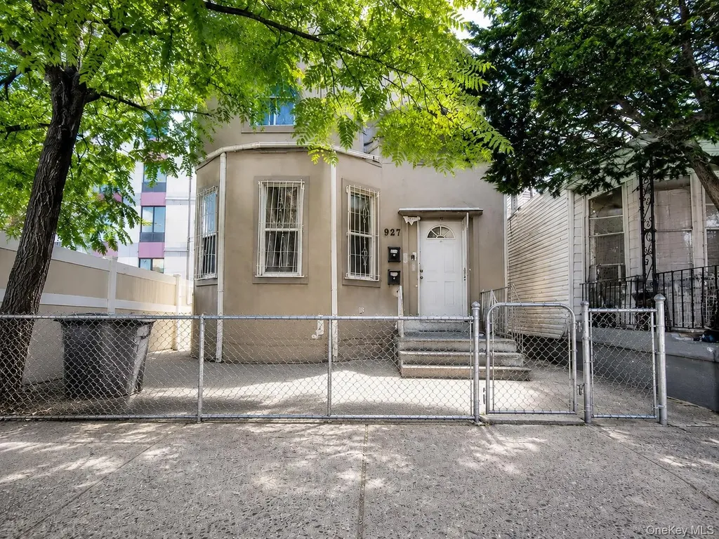 927 Summit Avenue Bronx NY 10452