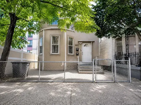 927 Summit Avenue Bronx NY 10452