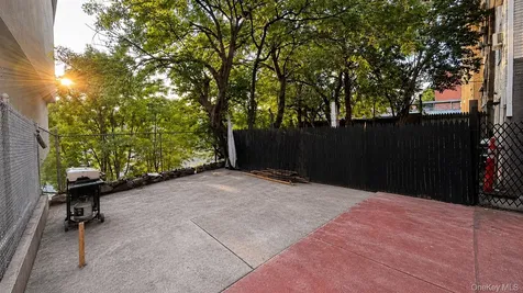 927 Summit Avenue Bronx NY 10452
