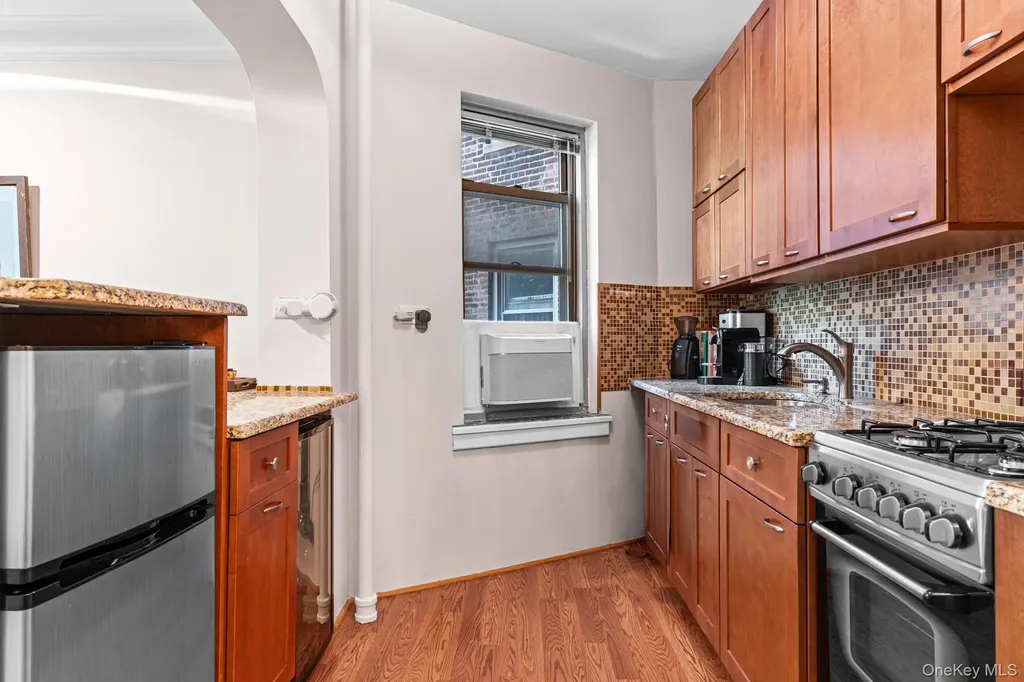 4445 Post Road Bronx NY 10471