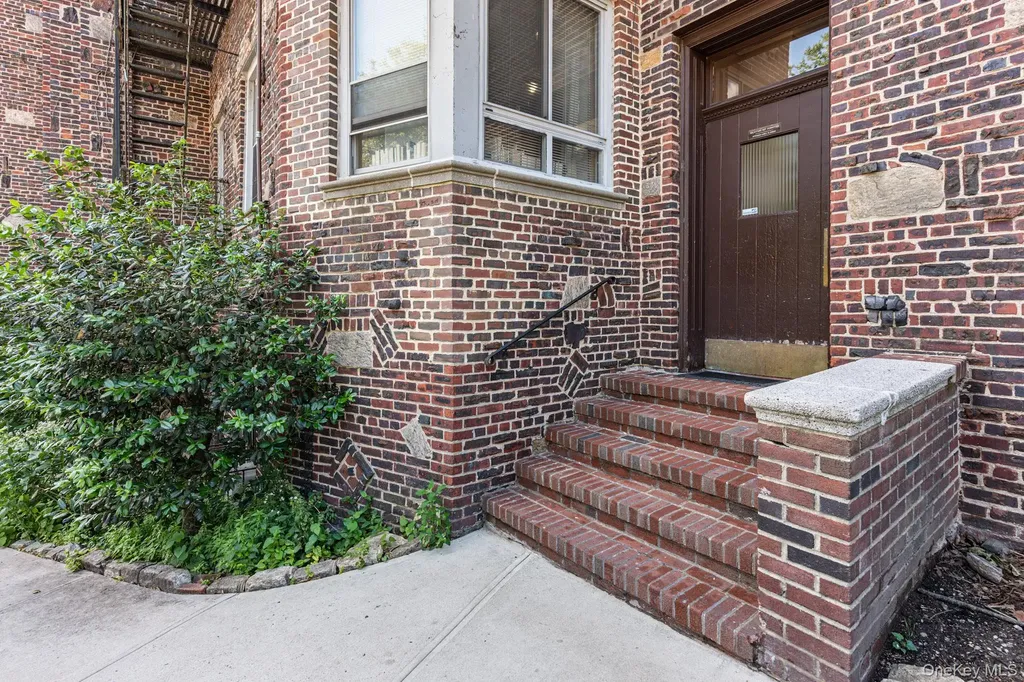 4445 Post Road Bronx NY 10471