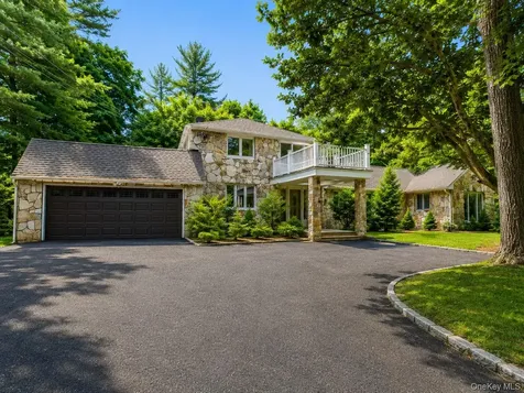 32 Valley Road Old Westbury NY 11568