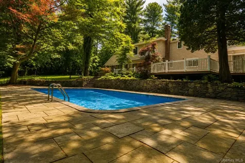 32 Valley Road Old Westbury NY 11568