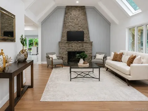 32 Valley Road Old Westbury NY 11568