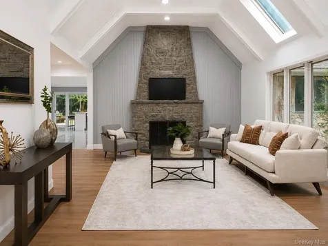 32 Valley Road Old Westbury NY 11568