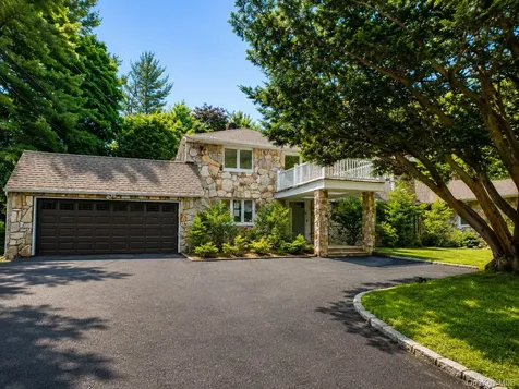 32 Valley Road Old Westbury NY 11568