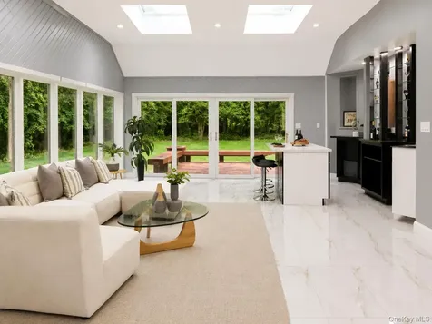 32 Valley Road Old Westbury NY 11568