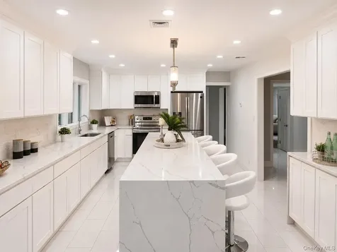 32 Valley Road Old Westbury NY 11568
