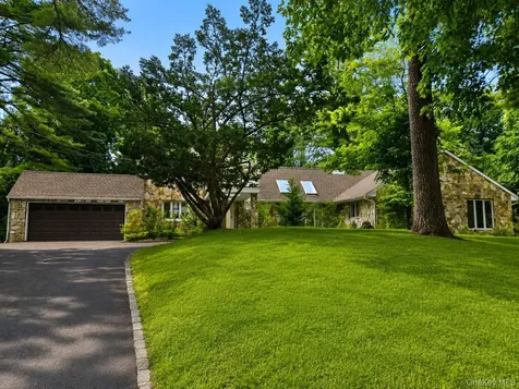 32 Valley Road Old Westbury NY 11568