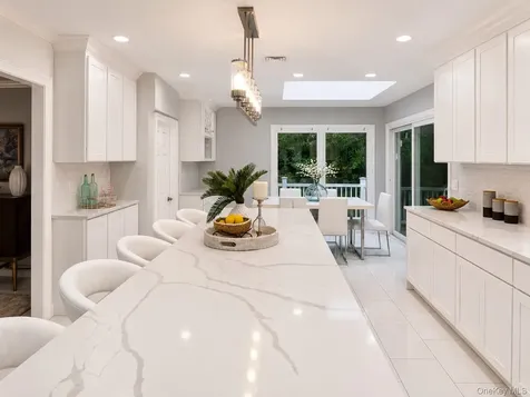 32 Valley Road Old Westbury NY 11568