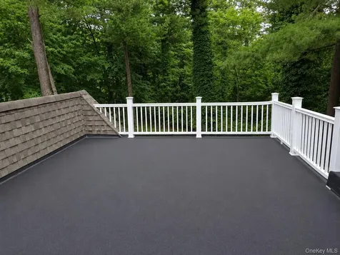 32 Valley Road Old Westbury NY 11568