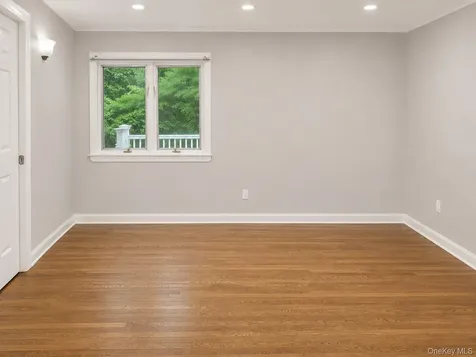 32 Valley Road Old Westbury NY 11568