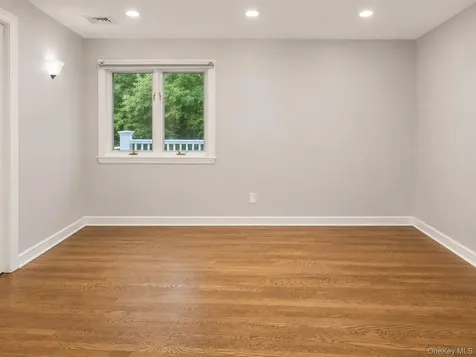 32 Valley Road Old Westbury NY 11568