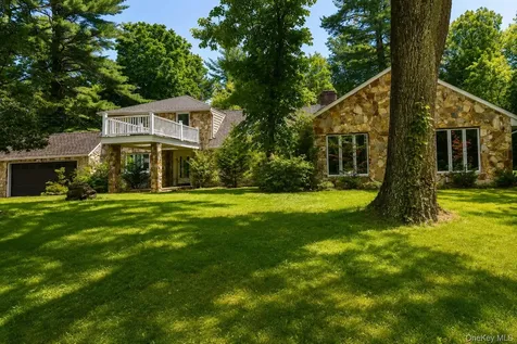 32 Valley Road Old Westbury NY 11568