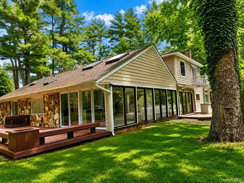32 Valley Road Old Westbury NY 11568