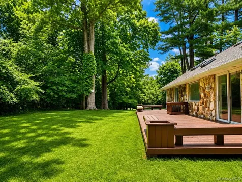 32 Valley Road Old Westbury NY 11568