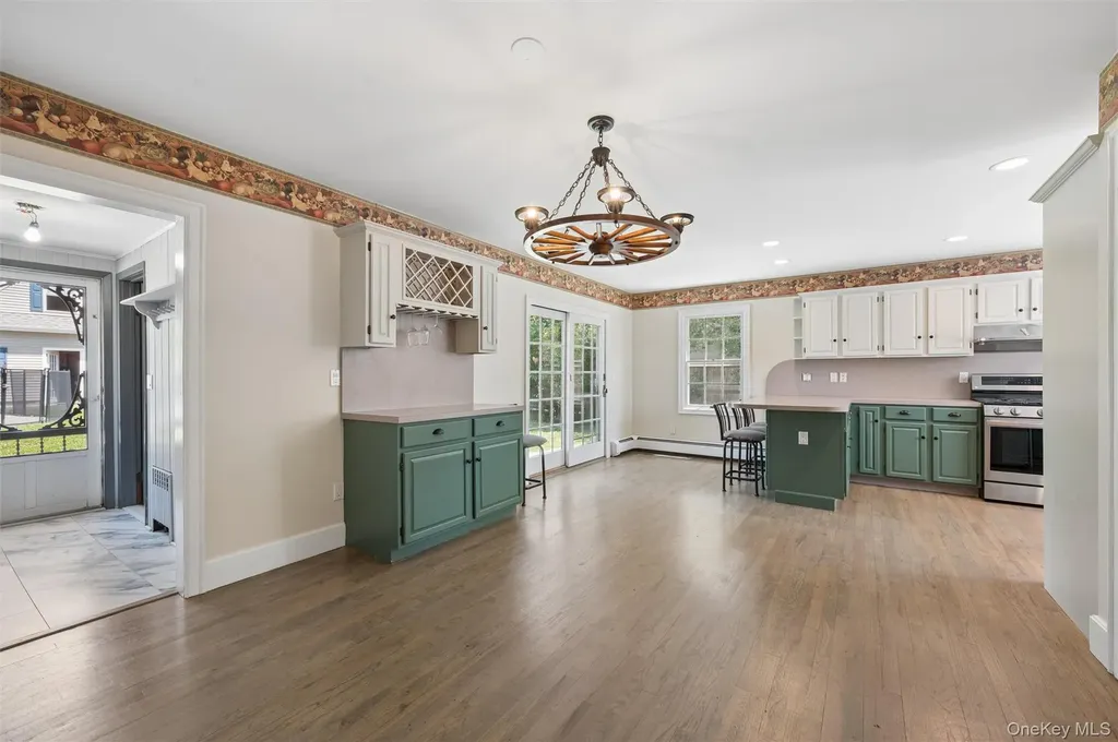 138 Hallock Street Riverhead NY 11901