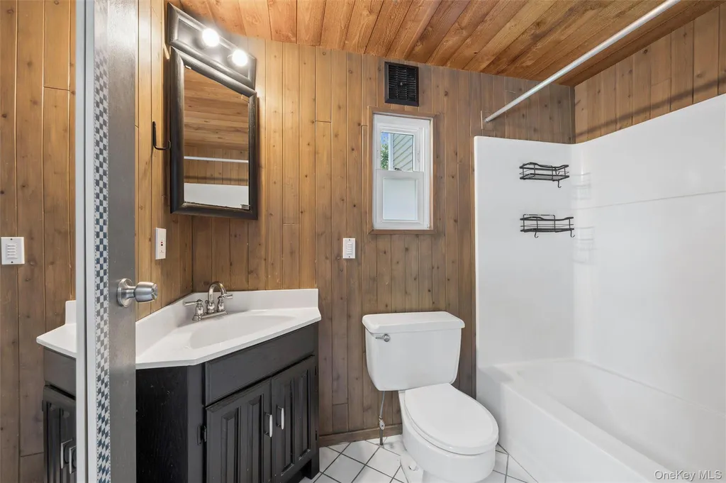138 Hallock Street Riverhead NY 11901
