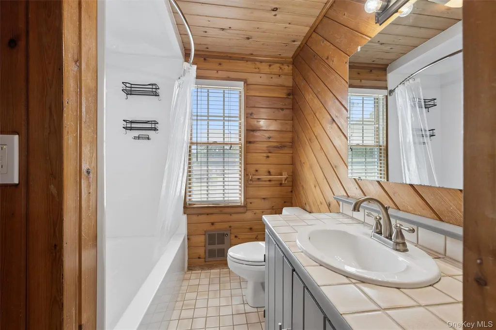138 Hallock Street Riverhead NY 11901