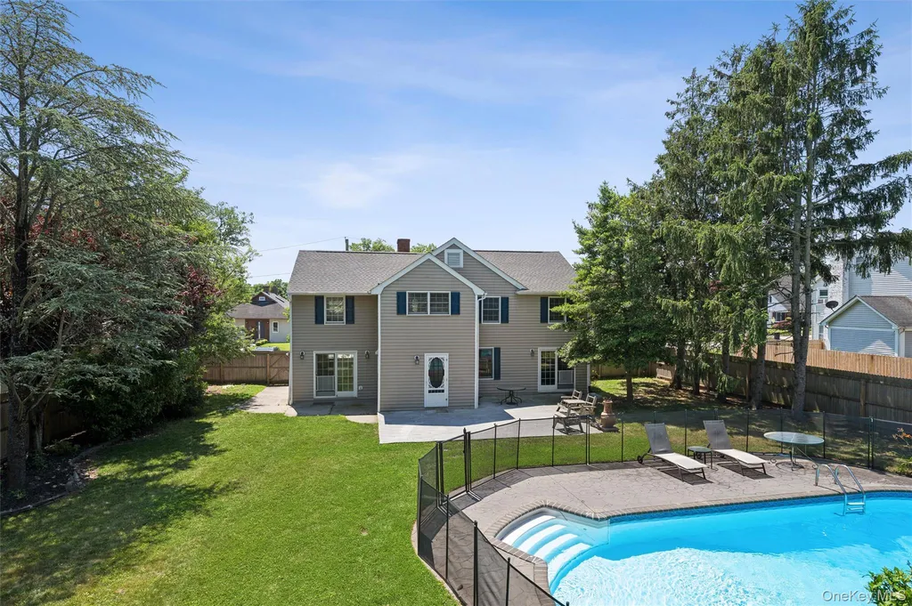 138 Hallock Street Riverhead NY 11901