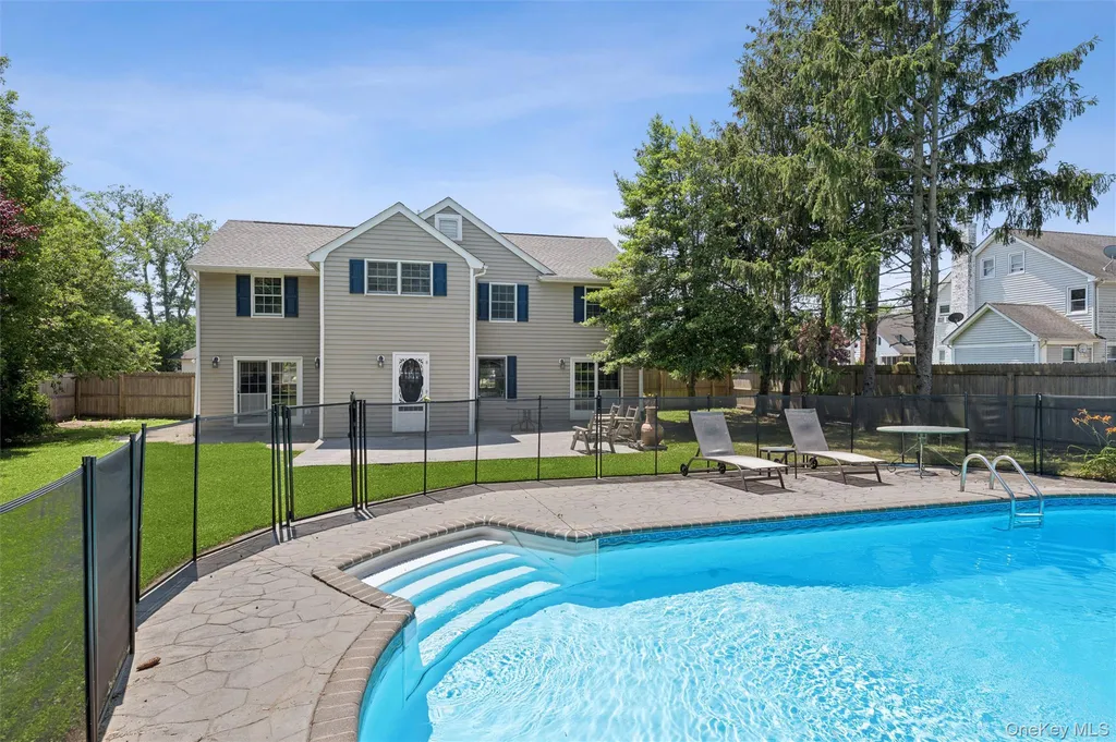 138 Hallock Street Riverhead NY 11901