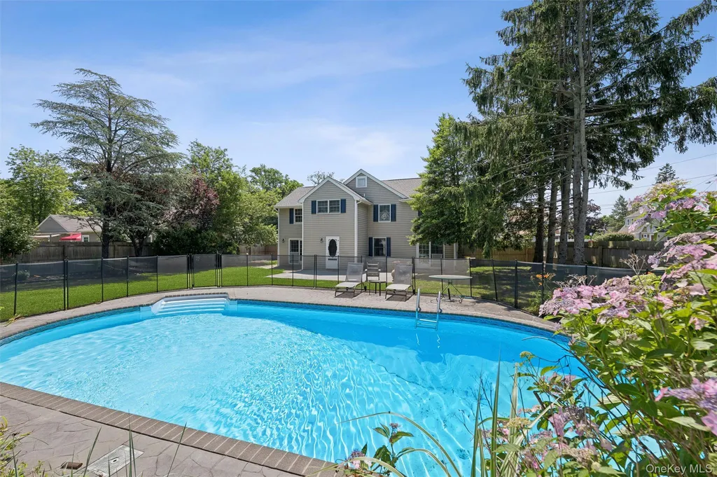 138 Hallock Street Riverhead NY 11901