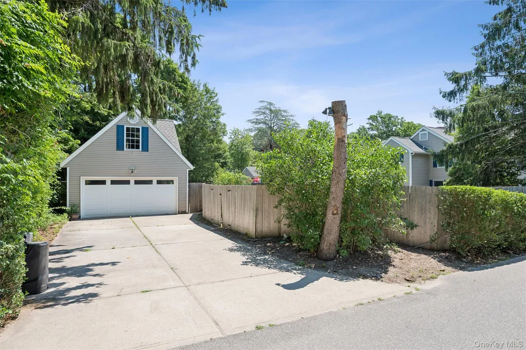 138 Hallock Street Riverhead NY 11901