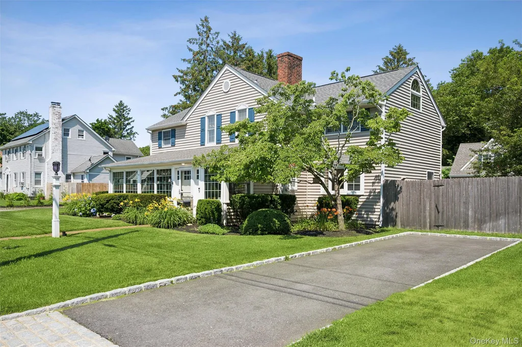 138 Hallock Street Riverhead NY 11901