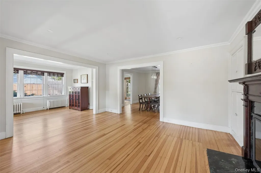 138 Hallock Street Riverhead NY 11901