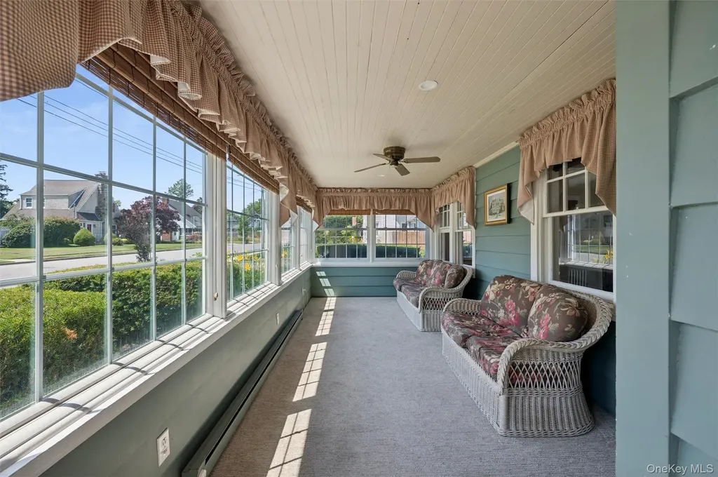 138 Hallock Street Riverhead NY 11901