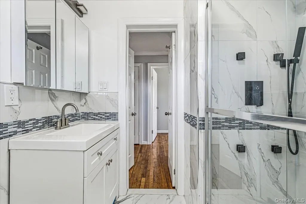 15 Astor Place Valley Stream NY 11581