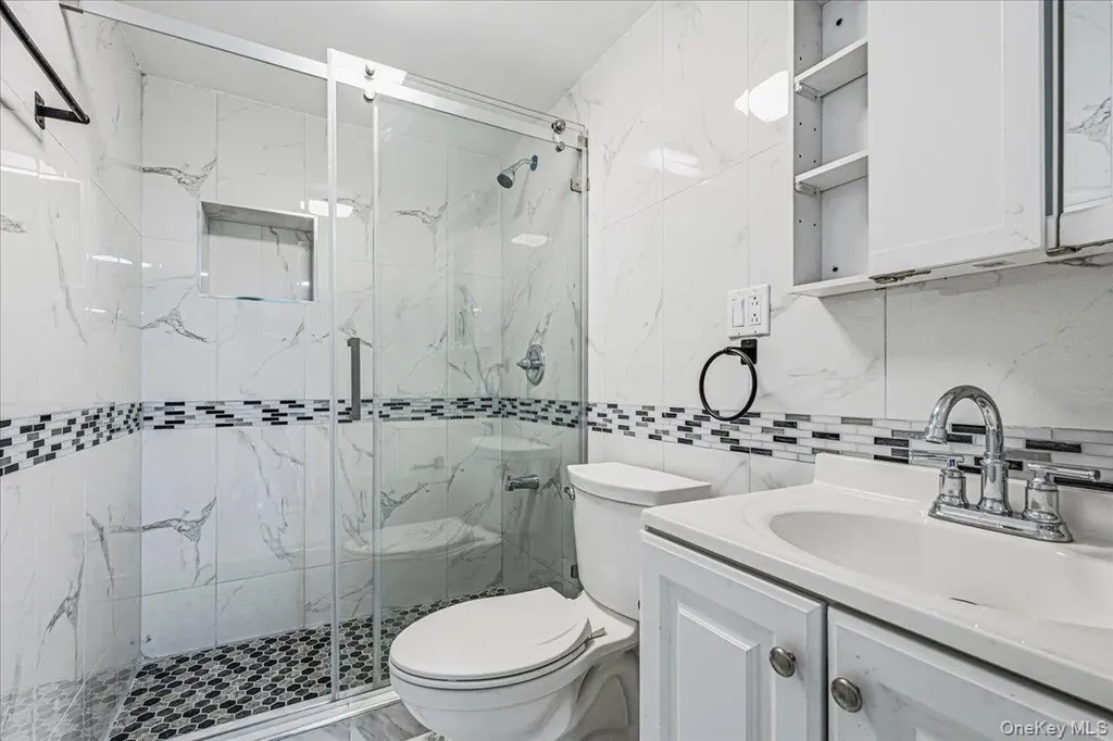 15 Astor Place Valley Stream NY 11581