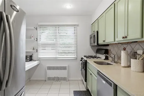 324 Post Road Westbury NY 11590