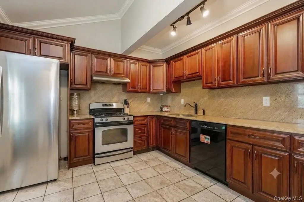 152-14 84th Drive Briarwood NY 11432
