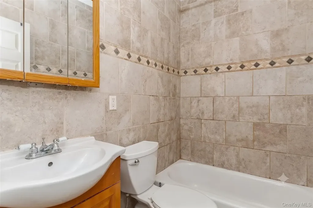 152-14 84th Drive Briarwood NY 11432