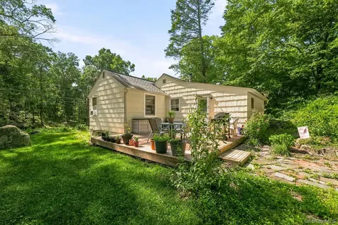 18 Winnebago Road Putnam Valley NY 10579