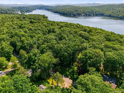 18 Winnebago Road Putnam Valley NY 10579
