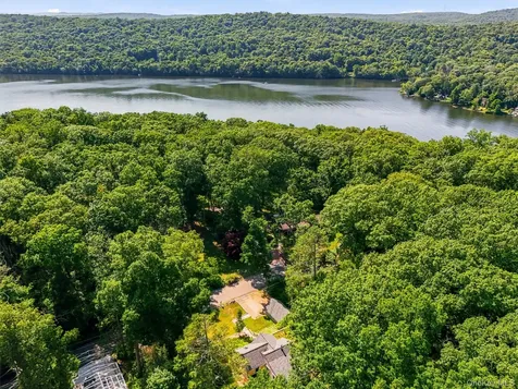 18 Winnebago Road Putnam Valley NY 10579